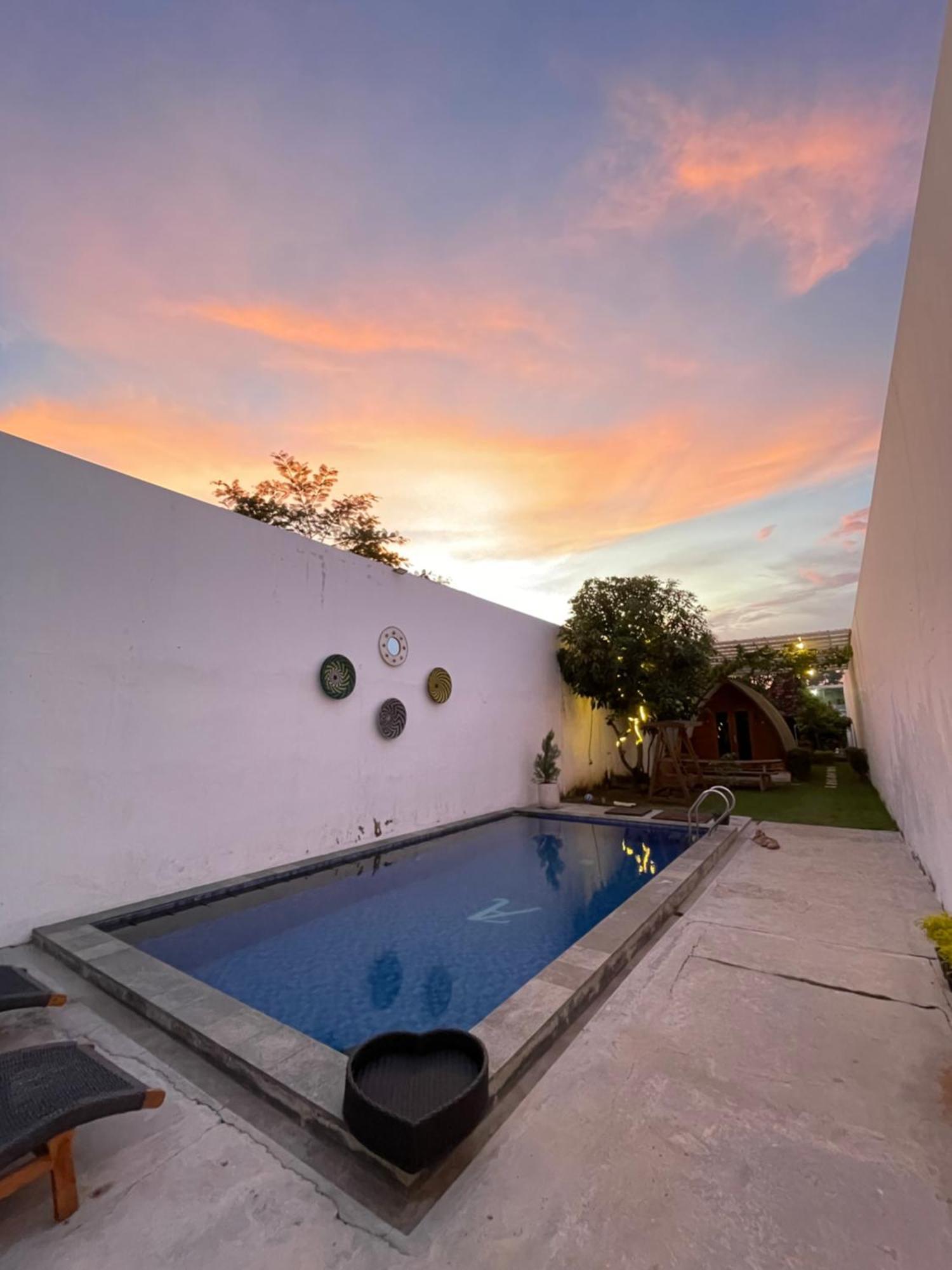 Villa Rumah Putih Jogja Yogyakarta Esterno foto