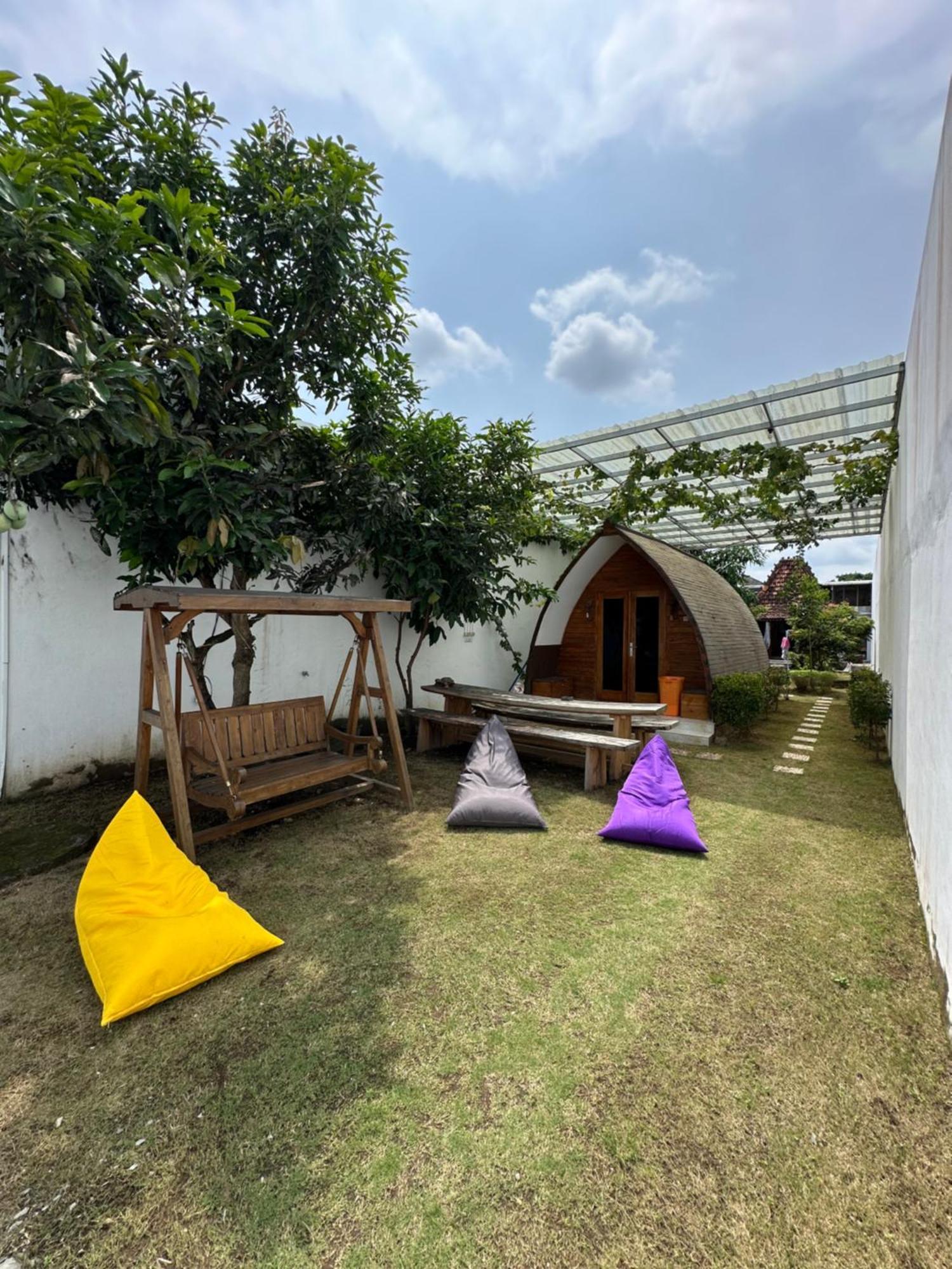 Villa Rumah Putih Jogja Yogyakarta Esterno foto
